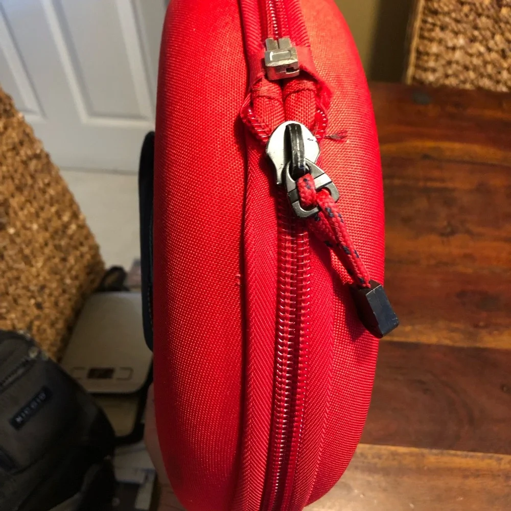TOMMY BAHAMA BAGS TUMBLER DUFFLE EXPANDS 20.5 X 11.5 X 11.5 Luggage PLEASE READ